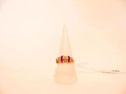 null Ring in 18 karat yellow gold set with rubies and brilliants, hallmarks, t. 56,...