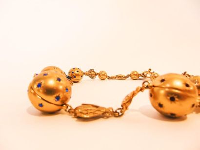 null Collier de fantaisie (sphères en chute alternées d'abeilles) en métal doré serti...