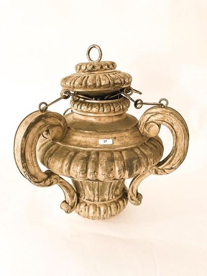 null Lampe d'église de style Baroque, XIXe, métal argenté à légère patine, h. 74...