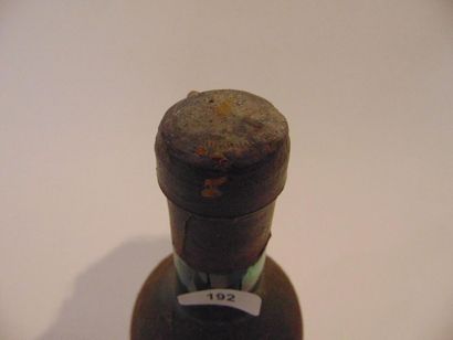 BORDEAUX (SAINT-ÉMILION) Château Pavie-Decesse 1942, une bouteille [mi-épaule, altérations,...