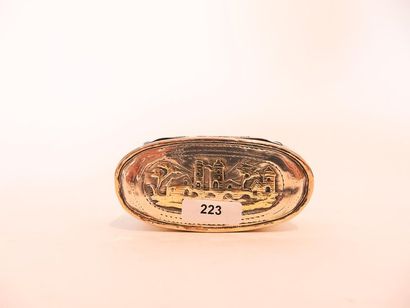 France Oval snuffbox with landscape decoration, 18th century, silver and vermeil,...
