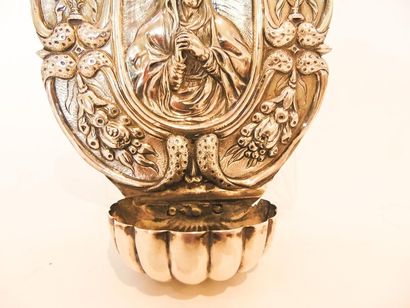 null Baroque sconce stoup decorated with Mary in prayer, 18th century, silver embossed...