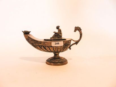 null Oil lamp in the taste of the antique decorated with a figure in the round, XIX-XXth,...