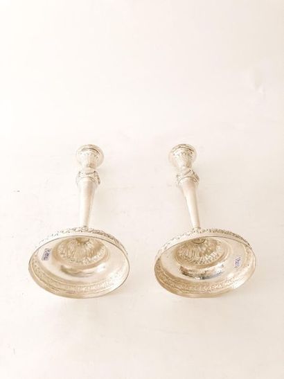 null Pair of neoclassical torches, [17]95, chased silver, hallmarks, h. 29 cm, 751...