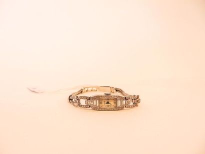 VULCAIN Montre-bracelet de dame Art déco sertie de diamants, l. 18 cm.