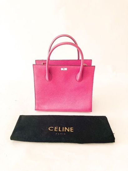 CELINE - PARIS Fuchsia grained leather handbag, with cover, l. 25,5 cm.