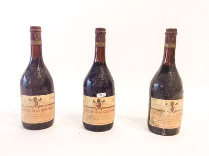 VALLÉE-DU-RHÔNE (CHÂTEAUNEUF-DU-PAPE) Rouge, Château de La Gardine 1983, trois bouteilles...