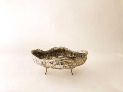 null Large four-legged planter in the Rocaille style, 19th century, chased silver,...