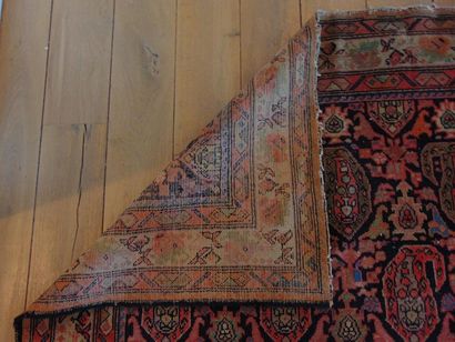 null Deux tapis persans anciens à semis de botehs sur champ bleu nuit, 202x138 cm...