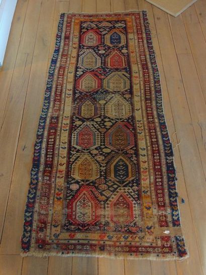 null Deux tapis persans anciens à semis de botehs sur champ bleu nuit, 202x138 cm...