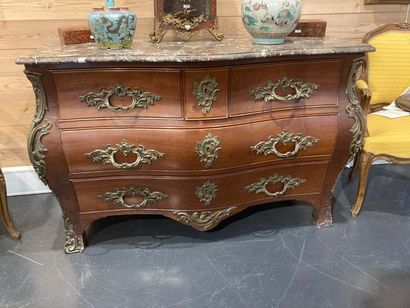 null Louis XV style tomb chest of drawers opening by four drawers on three rows,...
