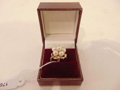 null Ring in 18 karat yellow gold set with a bunch of pearls, punch, t. 52, 6 g ...