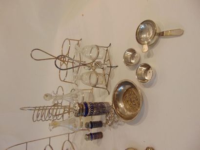 null Lot of silverware (mainly silver plated metal): plate holders, toast holders,...