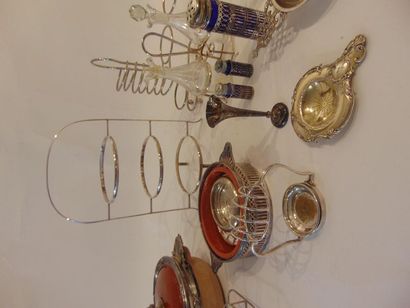 null Lot of silverware (mainly silver plated metal): plate holders, toast holders,...