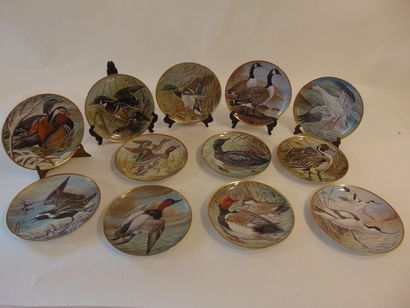 FRANKLIN PORCELAIN / HAVILAND - LIMOGES Suite of twelve plates with ornithological...