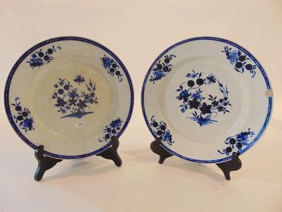 TOURNAI Set in blue monochrome fly décor, 19th century, soft porcelain, seven pieces...