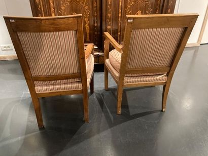 null Deux fauteuils de style Restauration (un à la reine et un en cabriolet), XIX-XXe,...