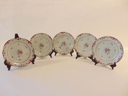 CHINE A suite of five floral floral plates in polychrome enamels from the Rose Family,...