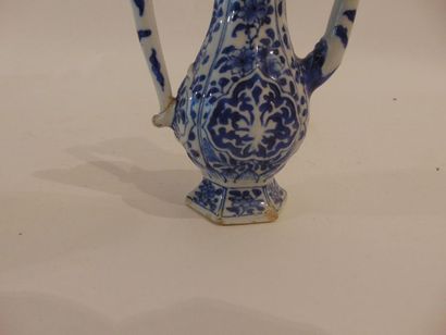 CHINE Small Persian ewer with blue and white floral decoration in light relief, Qing...