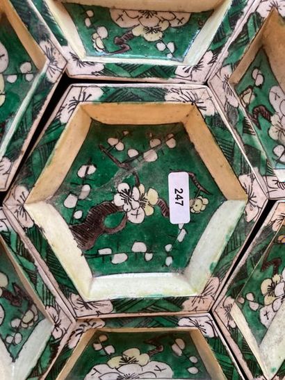 CHINE Raviers à entremets à décor de prunus, dynastie Qing / XIXe, biscuit de porcelaine...