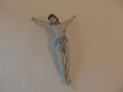France "Crucifix", XIXe, sujet en faïence stannifère, h. 44 cm.