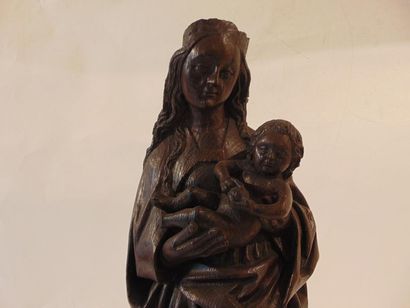 FLANDRES "Vierge à l'Enfant", XIXe, groupe en chêne sculpté à patine sombre, base...