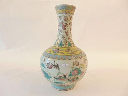 CHINE Tianqiuping vase with flared neck and naturalistic decoration in polychrome...