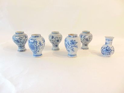 DELFT Five small vases (pair and suite of three) in baluster with far-eastern floral...