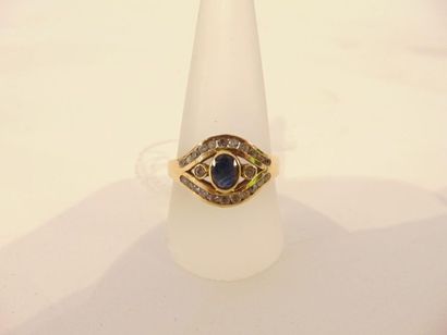 null Ring in 18 karat yellow gold set with an oval sapphire, shouldered and surrounded...
