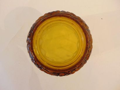 VAL-SAINT-LAMBERT Vase, XXe, cristal ambré pressé-moulé, marqué au revers, h. 27...
