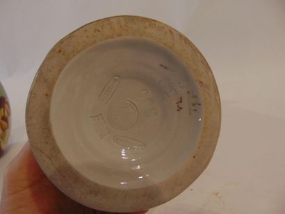 IMPERIAL AMPHORA - TURN (AUTRICHE) Vase fuselé d'époque Art nouveau à l'iris, circa...