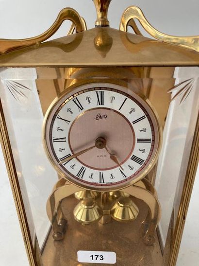 SCHATZ Horloge de table, XXe, cage en métal doré, h. 22 cm [légères altérations]...