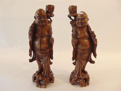 CHINE Pair of lamp-shaped hoardings, 20th century, carved wood with a slight patina,...