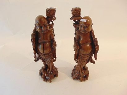 CHINE Pair of lamp-shaped hoardings, 20th century, carved wood with a slight patina,...