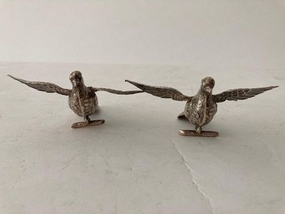 null Showcase objects in silver and silver plated metal, five pieces (pair of doves,...