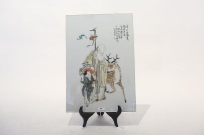 CHINE "Immortel", République / début XXe, plaque en porcelaine à décor émaillé, 36,5x25,5...