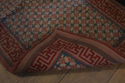 null Two small European rugs, 162x98 cm and 118x72 cm [worn].