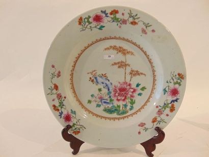CHINE Pair of dishes and suite of eight plates decorated with flowers, rocks and...