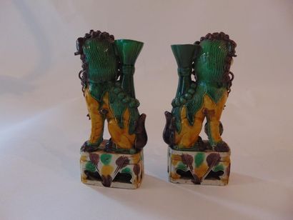 CHINE Pair of incense-bearing lion-guardians, movable eyes and sphere, Qing Dynasty...