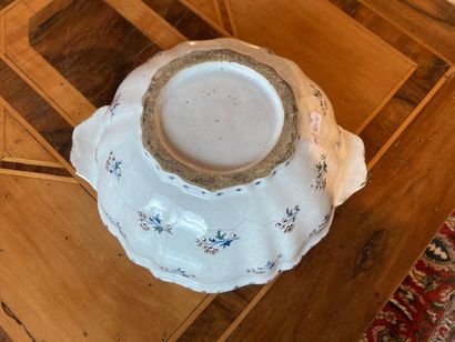 France Spice box in clover on its frame and bowl with light gadroons, decorated with...