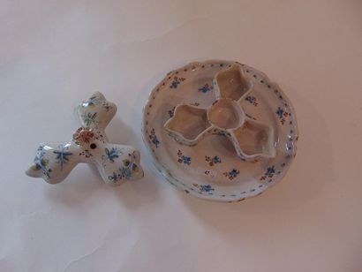 France Spice box in clover on its frame and bowl with light gadroons, decorated with...