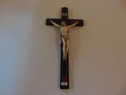 null Crucifix de style Baroque, XIXe, ivoire et bois noirci plaqué d'écaille, h....