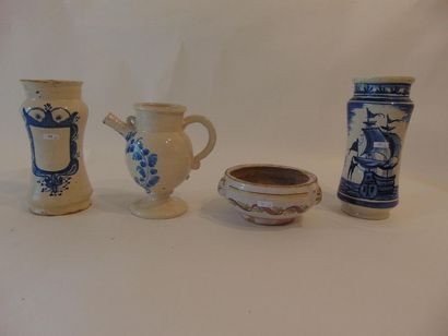 null Batch of old stanniferous earthenware of apothecary, four pieces (albarelli...
