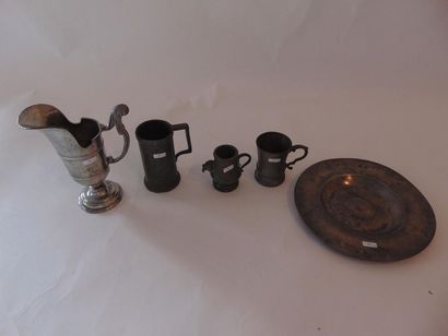 null Set of antique pewter, five pieces (including a very beautiful helmet ewer,...