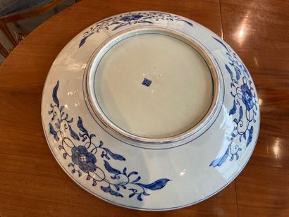 null Large deep dish with far eastern blue and white decoration of two dragons facing...