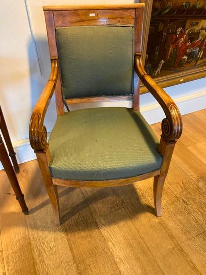 null Pair of Restoration style armchairs with crosier arms, 20th century, varnished...