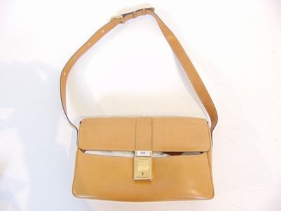 DELVAUX - BRUXELLES Fawn leather handbag, with mirror and cover, l. 28 cm [wear and...