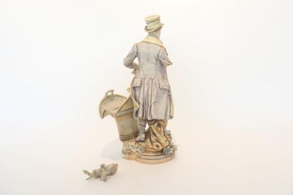 BOHEME "Élégant à l'oiseau", début XXe, grand sujet formant bouquetière en porcelaine...