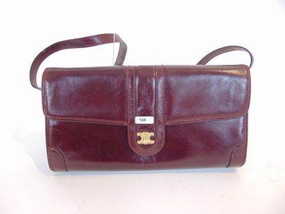 CELINE - PARIS Burgundy leather handbag, with cover, l. 28 cm [wear and tear].