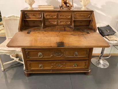 null Scriban opening with three drawers and a flap, early 19th century, moulded oak...